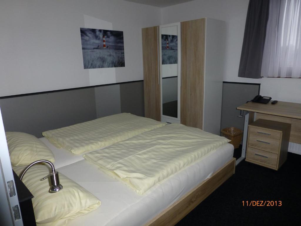 Hotel Ruestersieler Hof Wilhelmshaven Bilik gambar