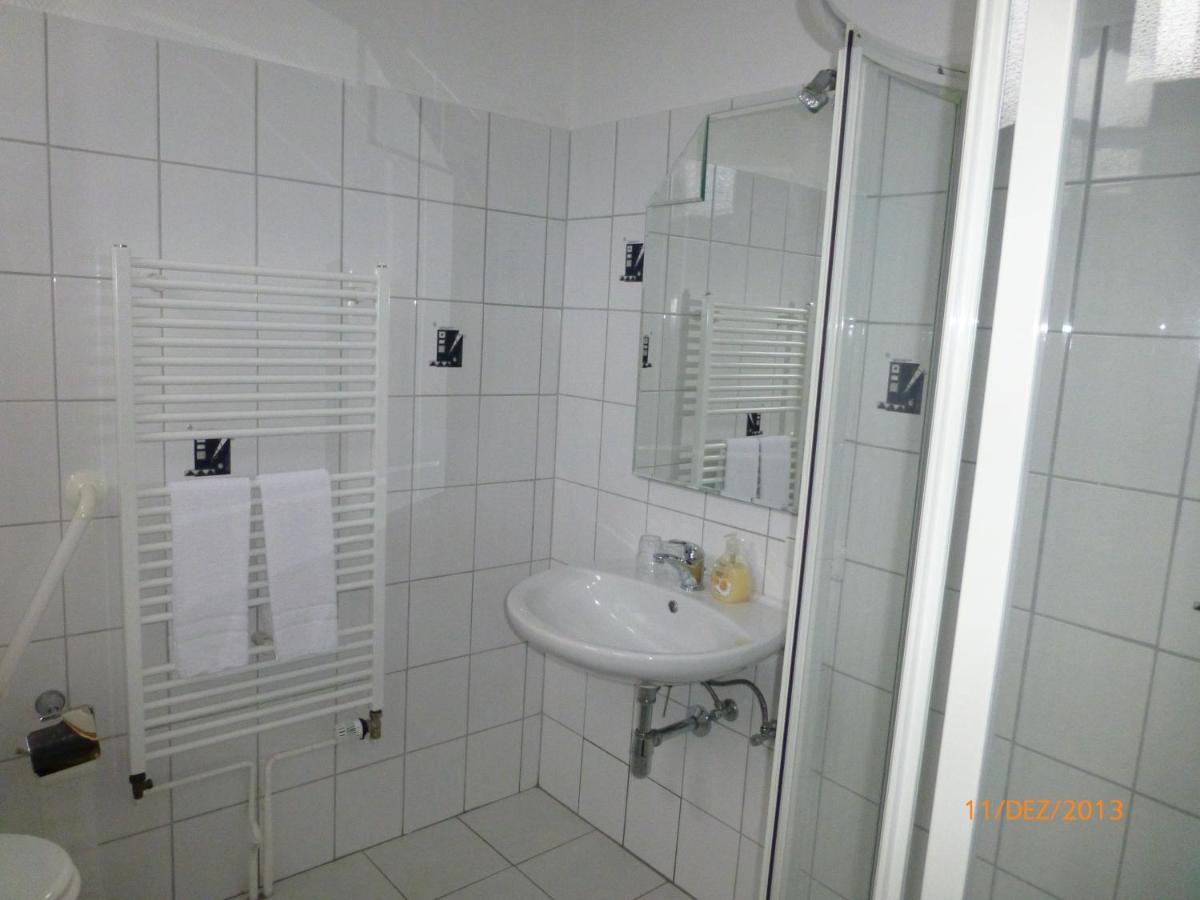 Hotel Ruestersieler Hof Wilhelmshaven Bilik gambar